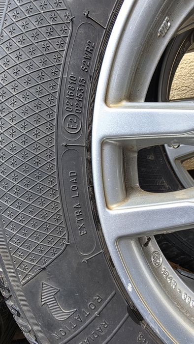 Genți BMW aproape noi