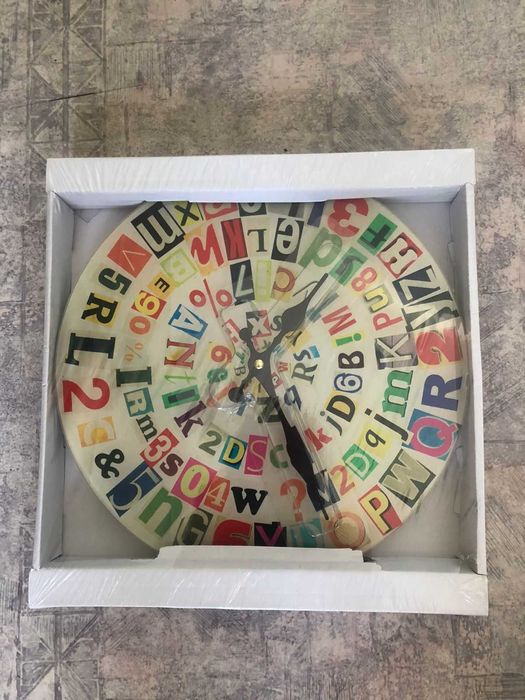 Часы настенные новые