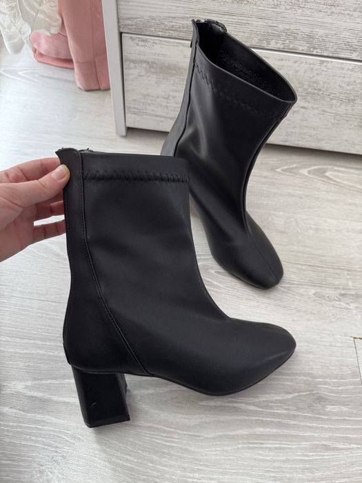 Боти на висок ток