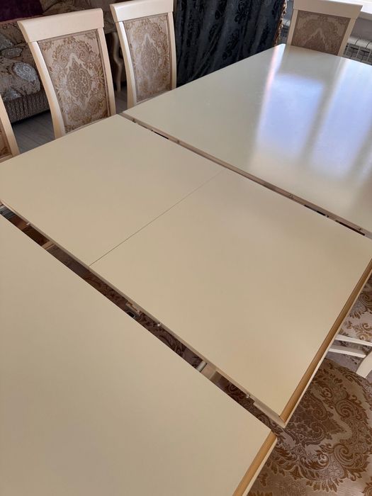 Продаю стол для гостинной