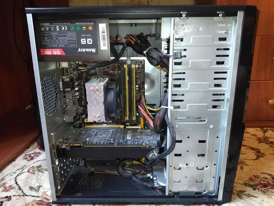 Компьютер с монитором, стол и стул даром, торг