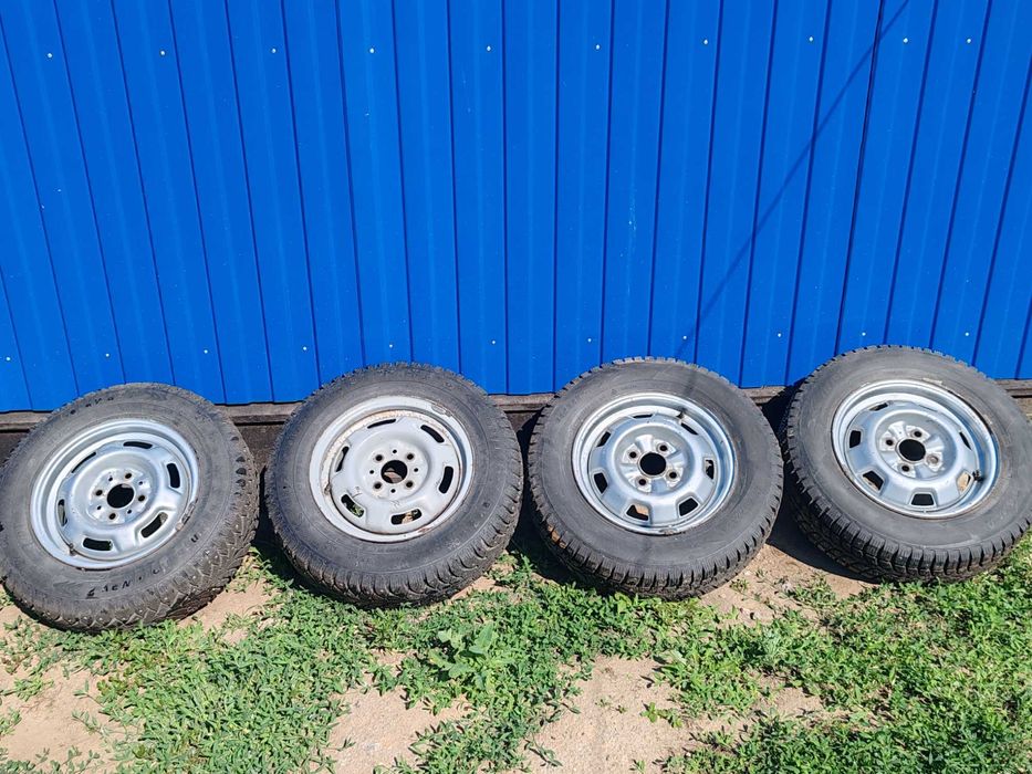 Продам покрышки в комплекте с дисками