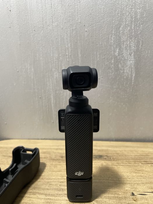 Продаю DJI Osmo Pocket 3 с защитным чехлом