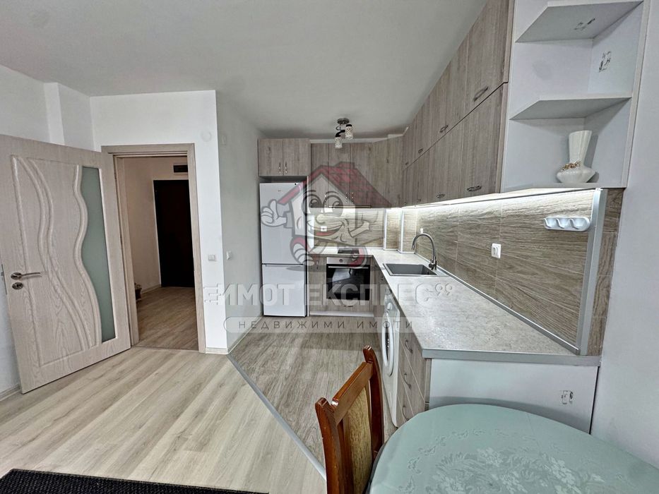 Двустаен обзаведен апартамент, с гараж, под наем, до Болницата