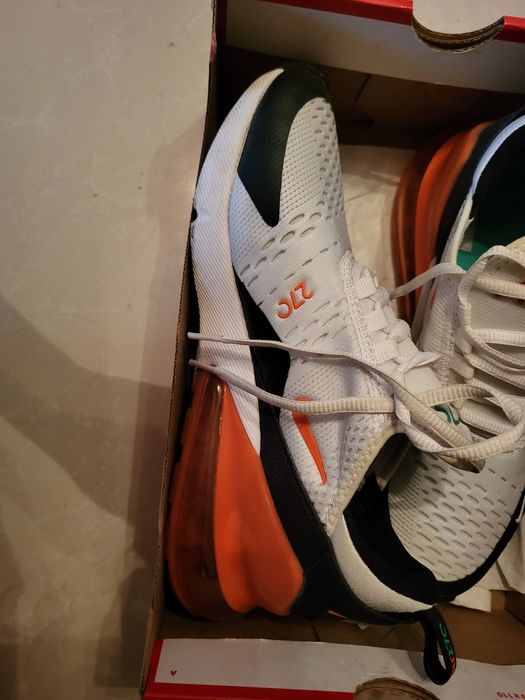 Vand adidasi Nike Air 270