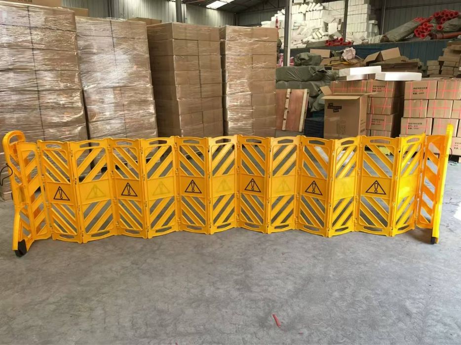 Дорожние Ограждение Пластикого 4 метр Дубай вариант