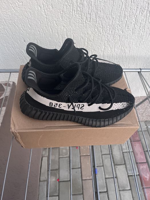 Yeezy 350 v2 oreo black and white