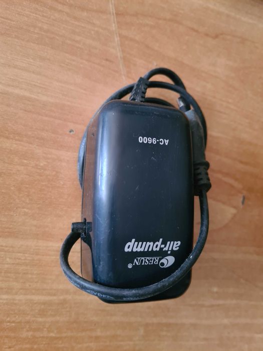 Pompa aer acvariu - pesti , in stare de functionare 1.5L/min 2.5W