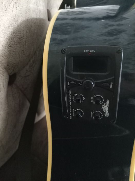 Gitara banez akustik