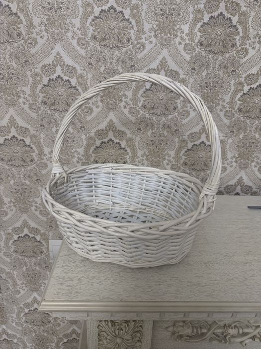 Продам плетенную корзину