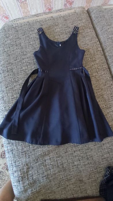 Продам школьный сарафан