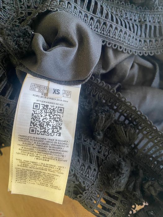 Рокля на марката GUESS