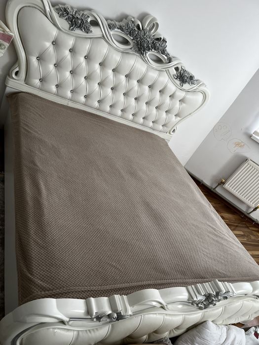 Двухспальная кровать