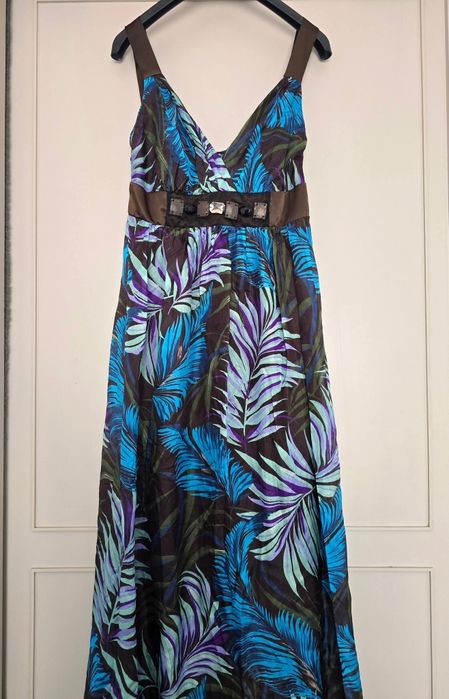 Rochie maxi, lunga Ana ALCAZAR. NOUA

Ana ALCAZAR.

O superba rochie l