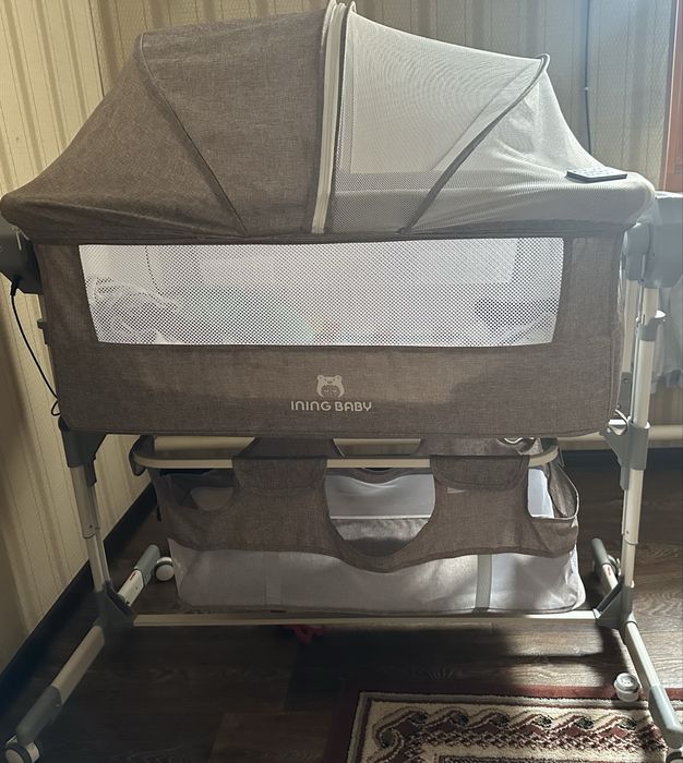 Манеж с пультом управления