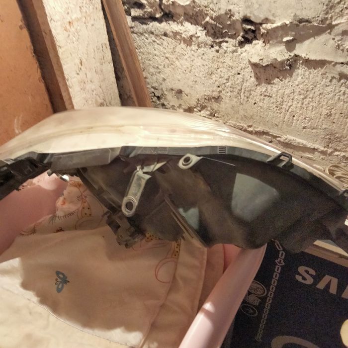 Продам фару Тойота -королла