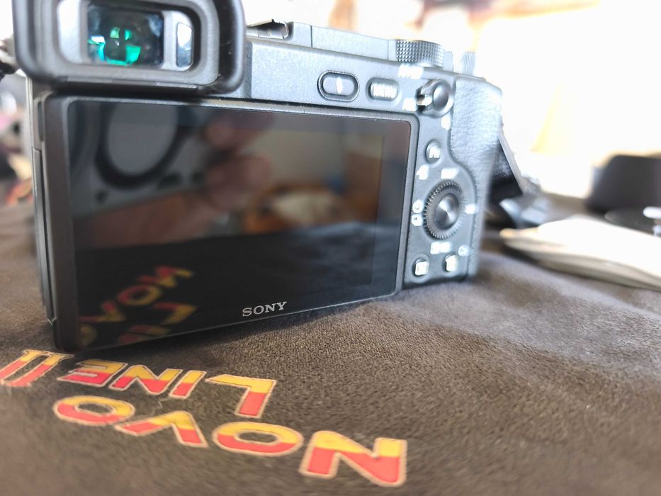 Sony a6400 + Tamron 18-300mm f/3.5-6.3 Di III-A VC VXD + чанта sd карти и батерии (Перфектен влог/травел комплект)