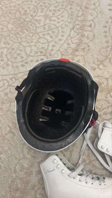 Продаю проф. коньки и шлем