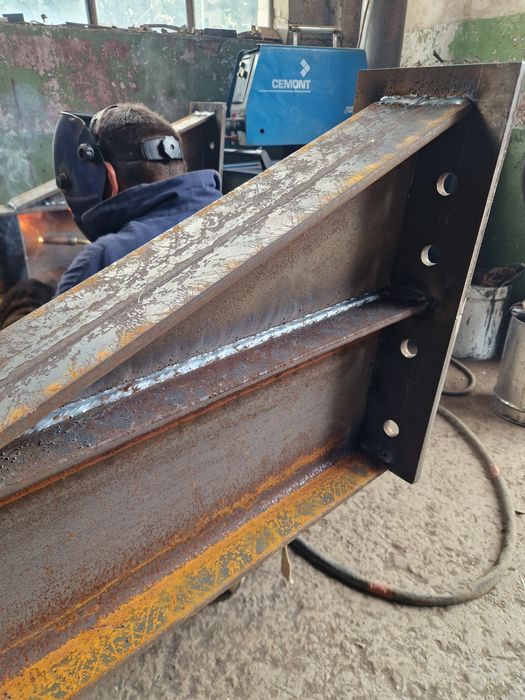 Producător Structuri metalice