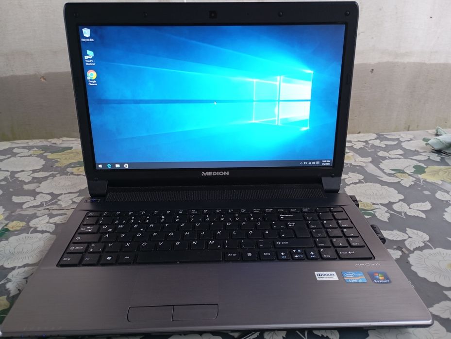 Laptop Medion Akoya i3 2370m