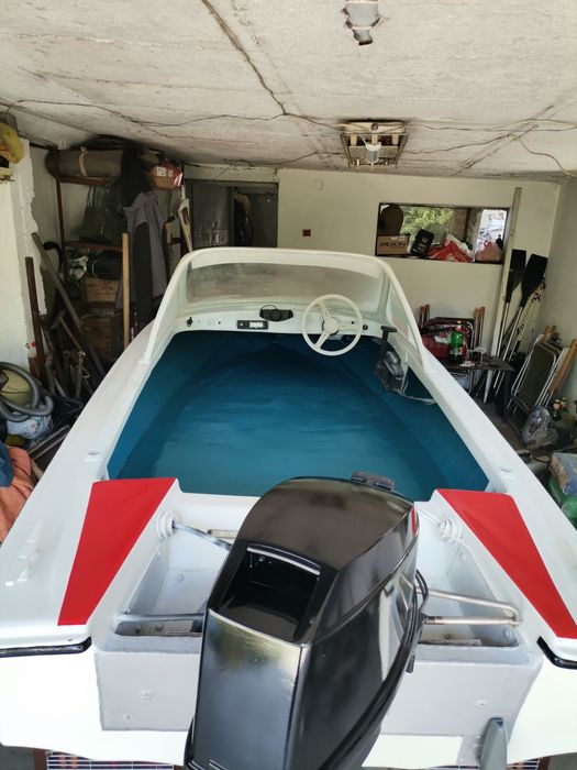 Лодка Зефир 2 с двигател 25к.с Mariner