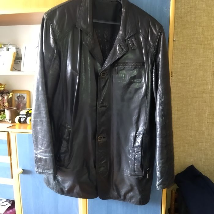 Женски кожаный плащ,куртка