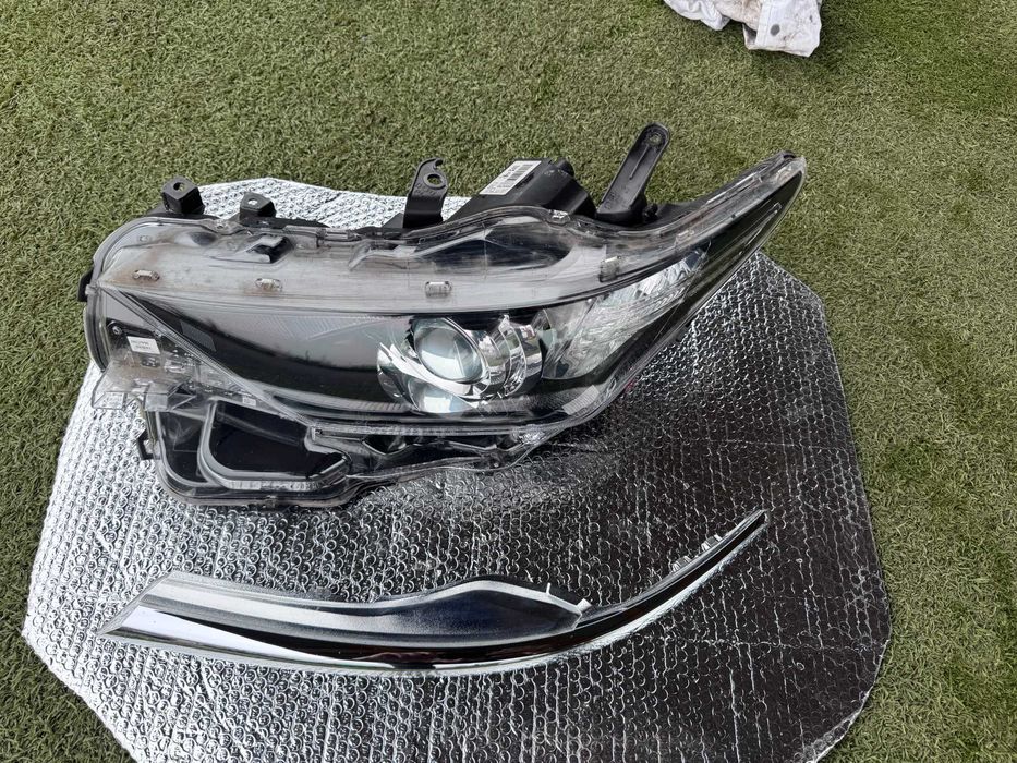 Far Stanga Toyota Auris an 2015-2018 cod 81150-02K30 53182-02090-02100