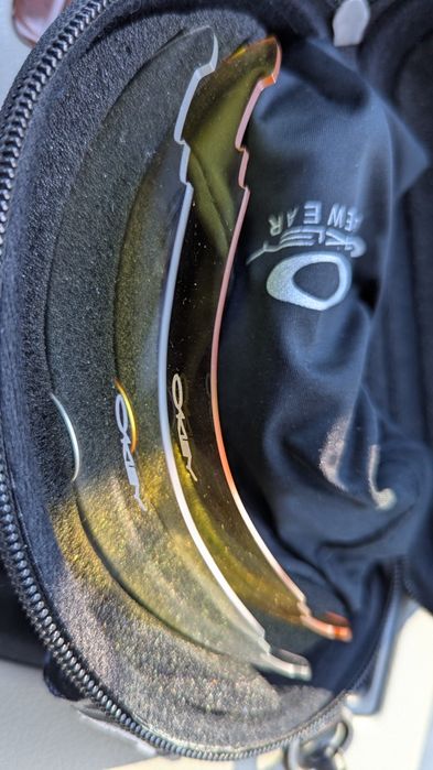 Беговые и велосипедные очки Oakley