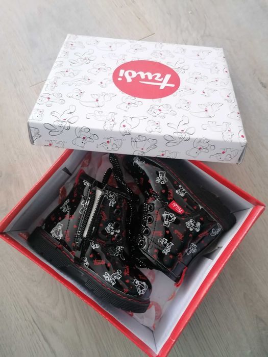 Ghete copii, numărul 21. Sunt noi.