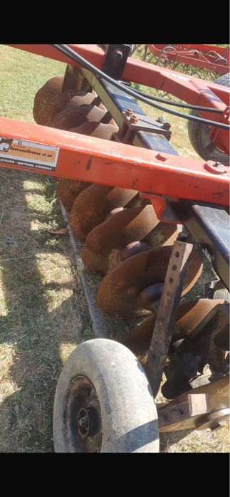 Disc agricol in V