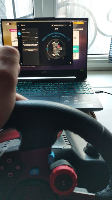 Logitech g29 с блоком педалей.