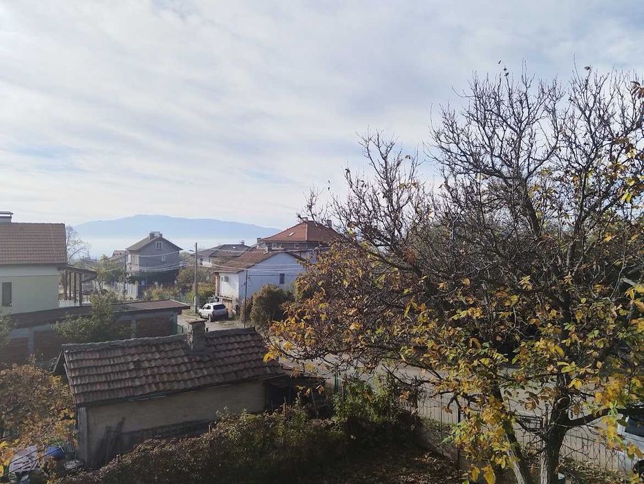 Масивна къща в село Балша