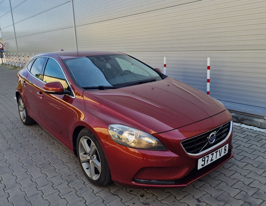 V40, 1.6d, keyless go, clima, cameră, navigatie, jante 17', pilot