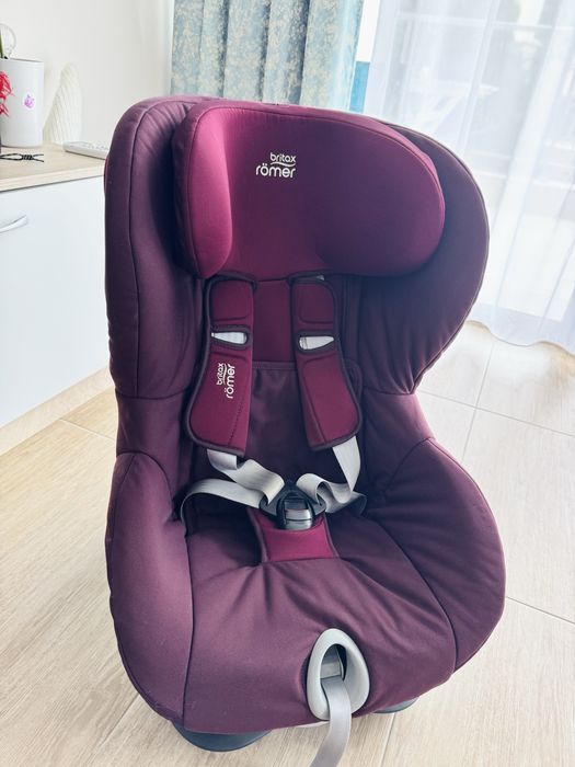 Столче за кола Britax Romer Dualfix в отлично състояние