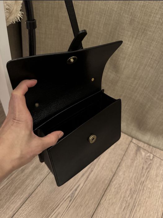 Черный тренч экокожа, сумочка.