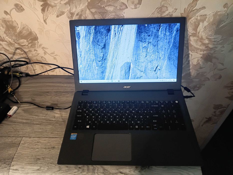 Ноутбук Acer Celeron 3215U\Озу 4 Гб\HDD 500 Гб\Geforce 920M 2 Гб