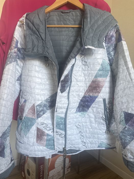 Продам женскую ветровку