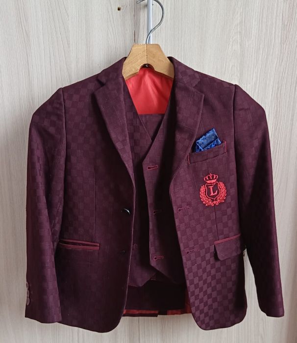 Продам одежды;костюмы платье и др