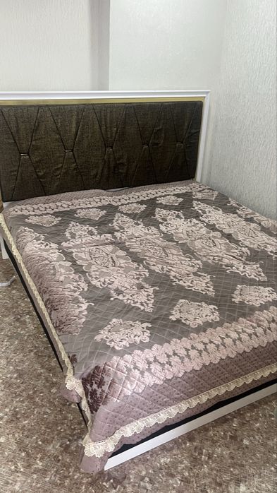 двухспальная кровать