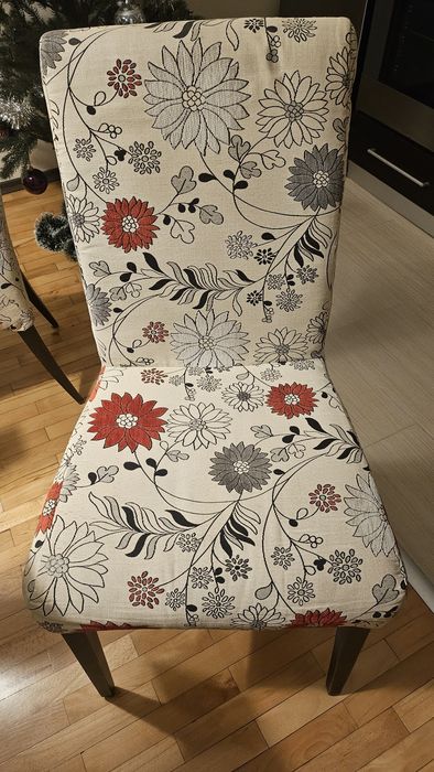 4 ÷ 2  стола за трапезария