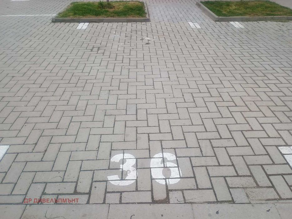 Под наем надземно паркомясто, Левски В