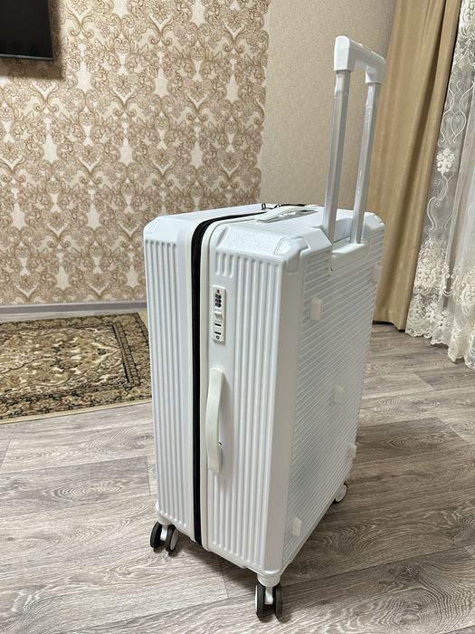 Чемодан большой Срочно !
