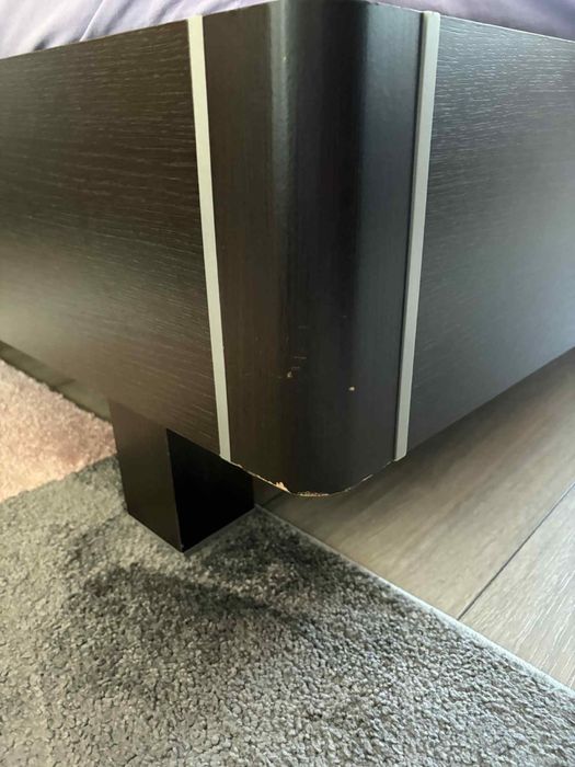 Спалня. Обзавеждане. Легло. Подматрачна рамка