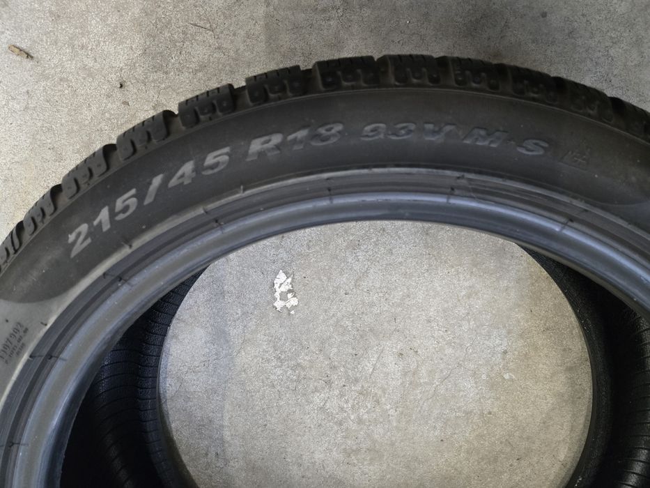 2buc Anvelope iarna 215 45 18 Pirelli