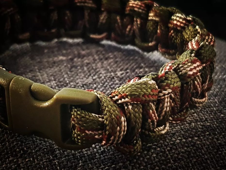 Гривна от паракорд