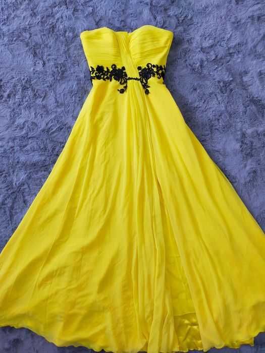 Rochie vaporoasă în 3 straturi de voal