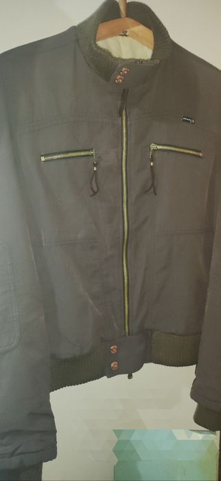 Куртка теплая 46 размер. Качество хорошее.