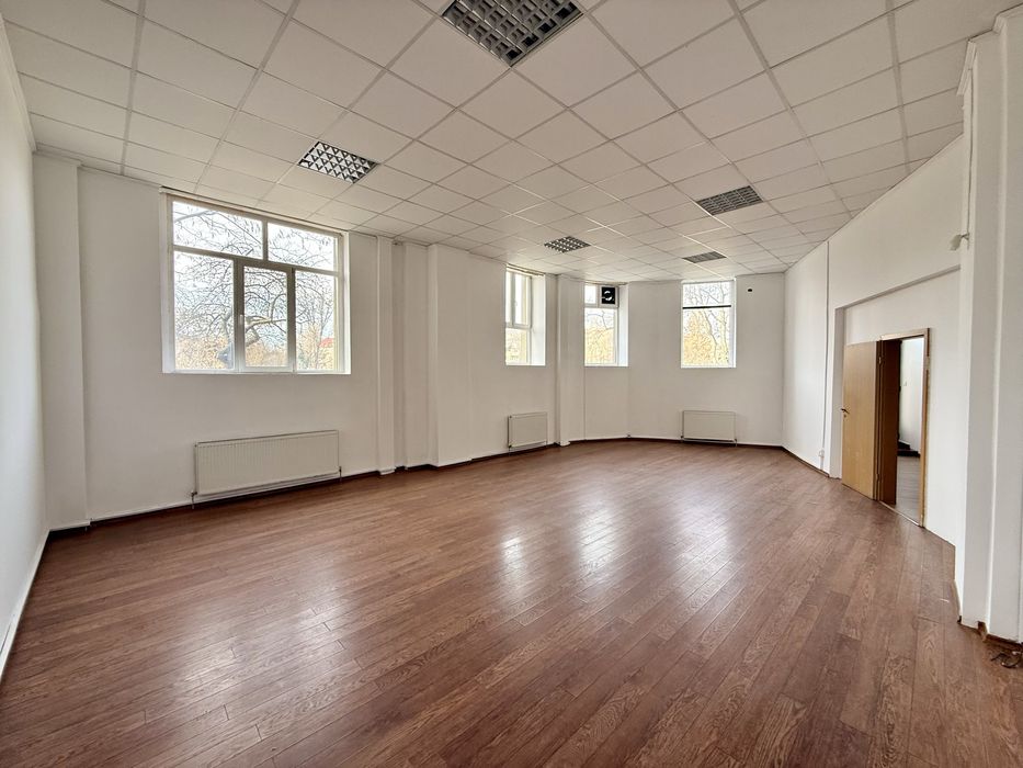 Proprietar vand spatiu comercial central