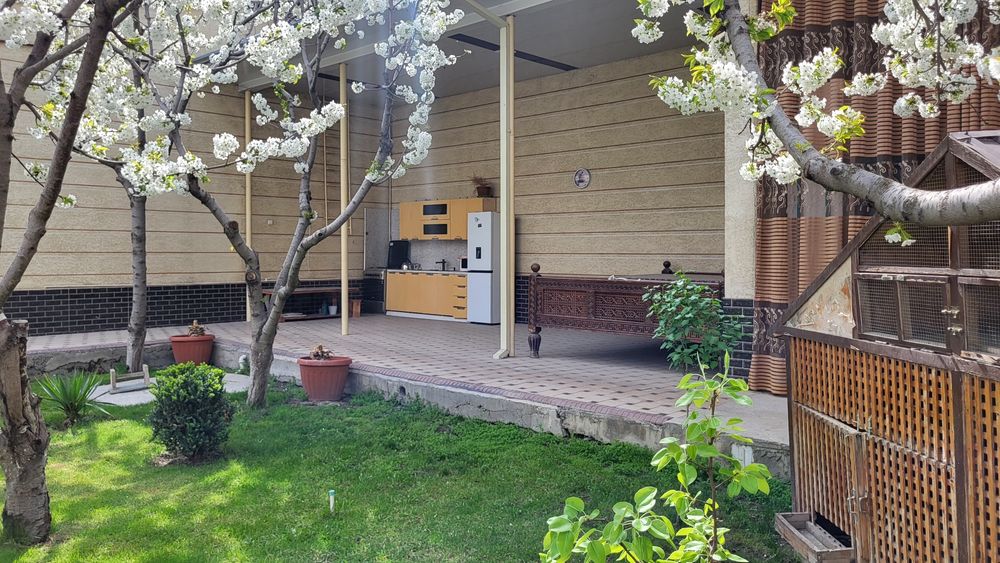 Фаргона шахрида Ховли-уй сотилади. 8-сотихли.