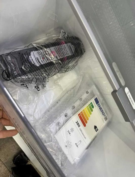 Продам холодильник на гарантии.